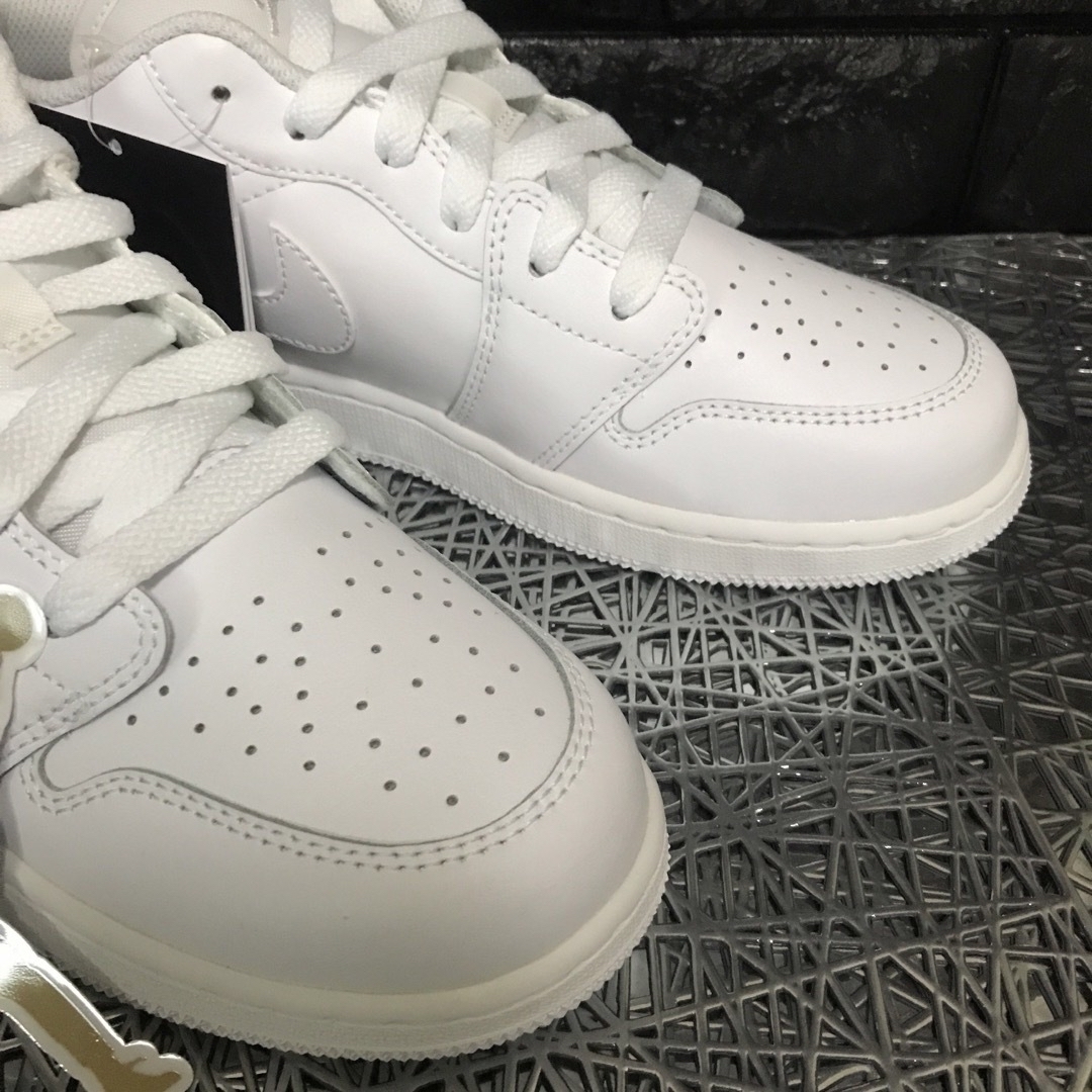 NIKE(ナイキ)のNIKE★AIR JORDAN 1☆LOW(GS)24.5cm 新品 レディースの靴/シューズ(スニーカー)の商品写真