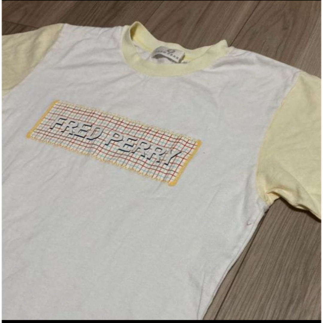 FRED PERRY(フレッドペリー)のフレッドペリーホワイト×イエローコットンT レディースのトップス(Tシャツ(半袖/袖なし))の商品写真