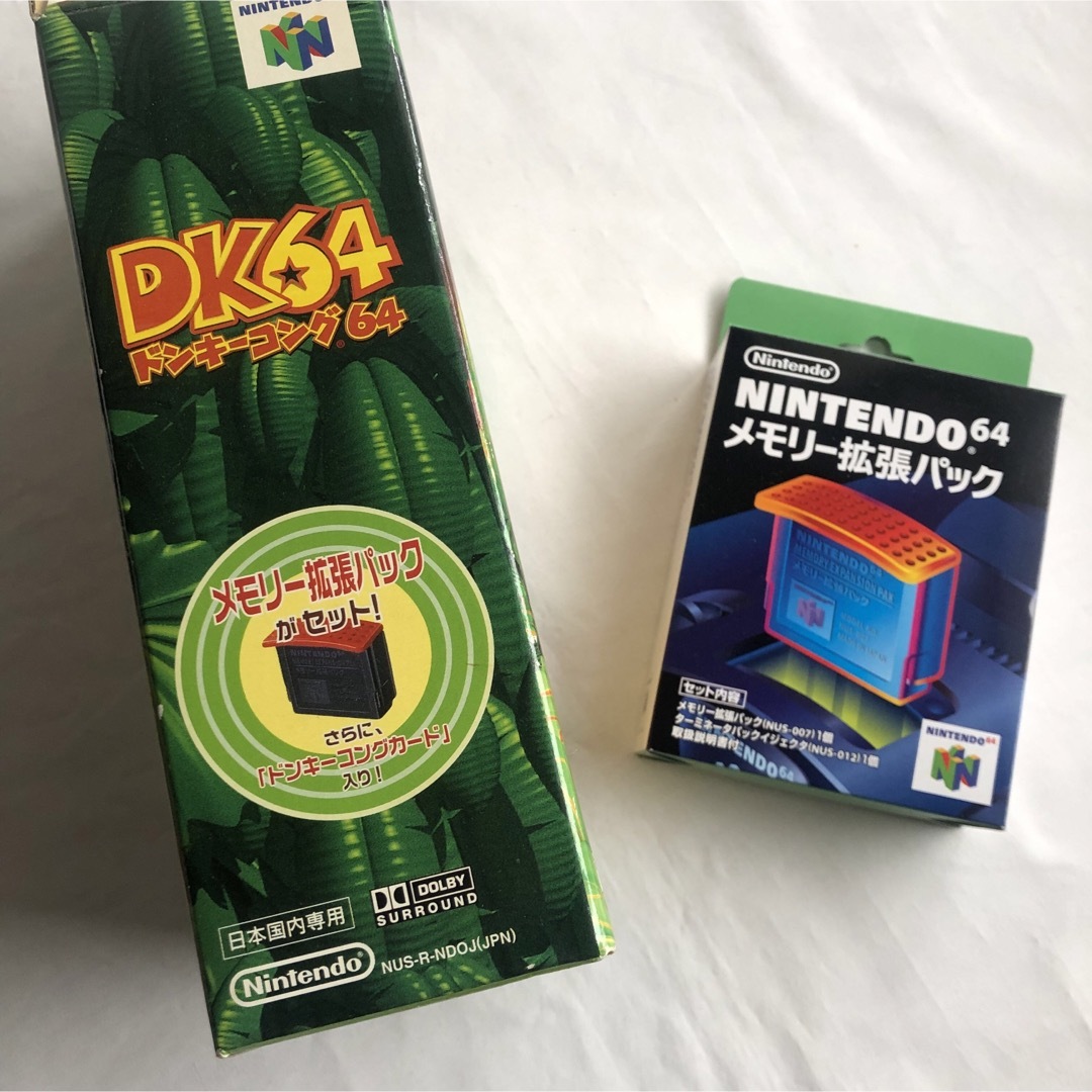 任天堂(ニンテンドウ)のニンテンドー64本体&(新品)ドンキーコング64拡張パック付き限定ソフト　セット エンタメ/ホビーのゲームソフト/ゲーム機本体(家庭用ゲーム機本体)の商品写真