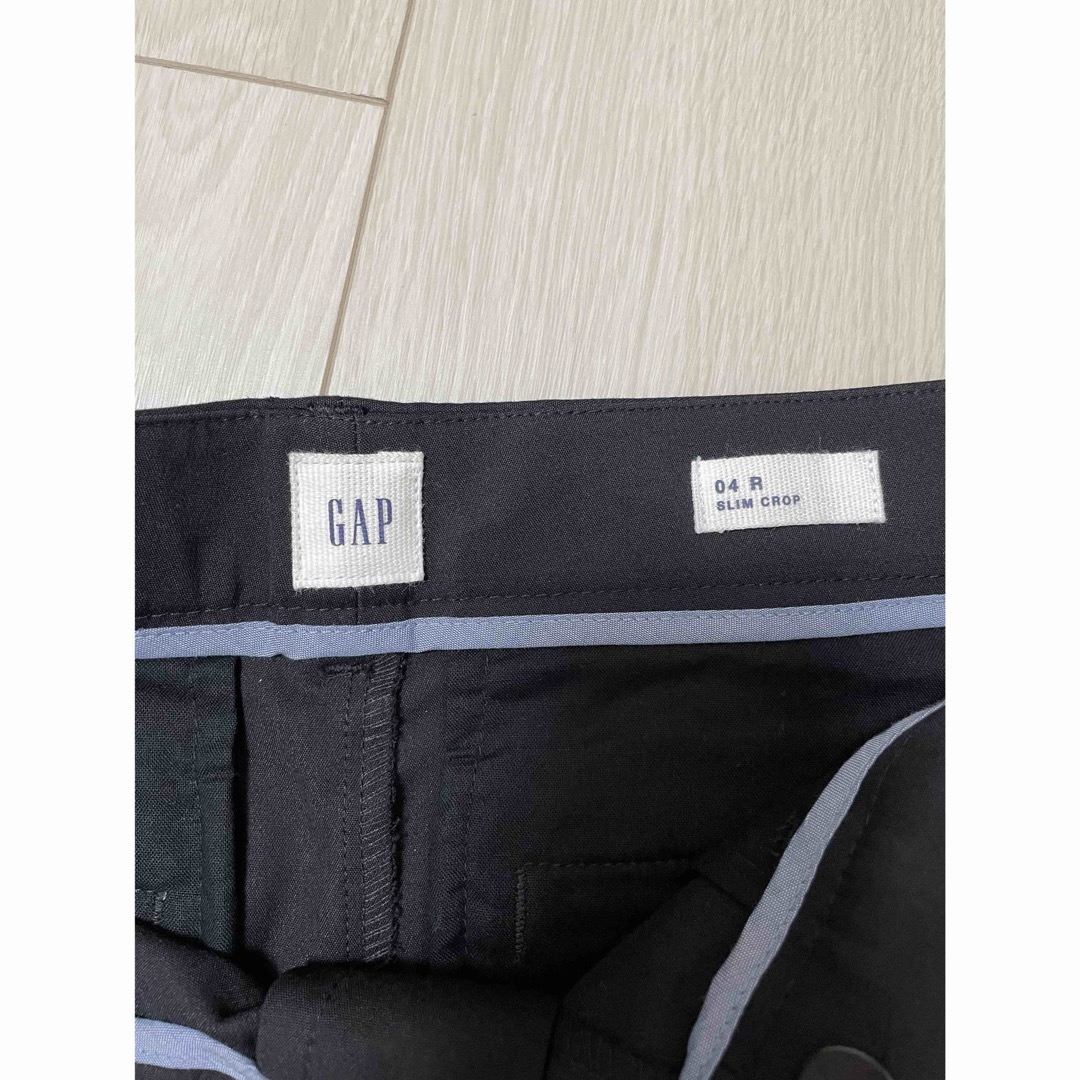 GAP(ギャップ)のGAP  タグ付き　黒パンツ レディースのパンツ(クロップドパンツ)の商品写真