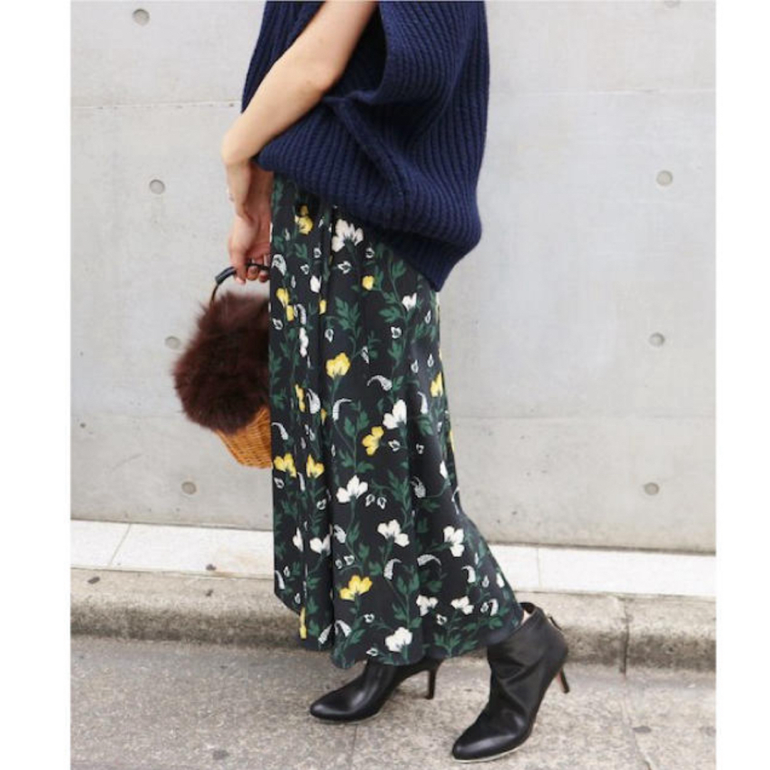 IENA(イエナ)のIENA イエナ フラワーモチーフスカート レディースのスカート(ロングスカート)の商品写真