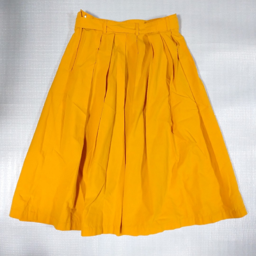 UNITED ARROWS(ユナイテッドアローズ)の【送料込】UNITED ARROWS共ベルト付フレアースカート（黄色） レディースのスカート(ひざ丈スカート)の商品写真