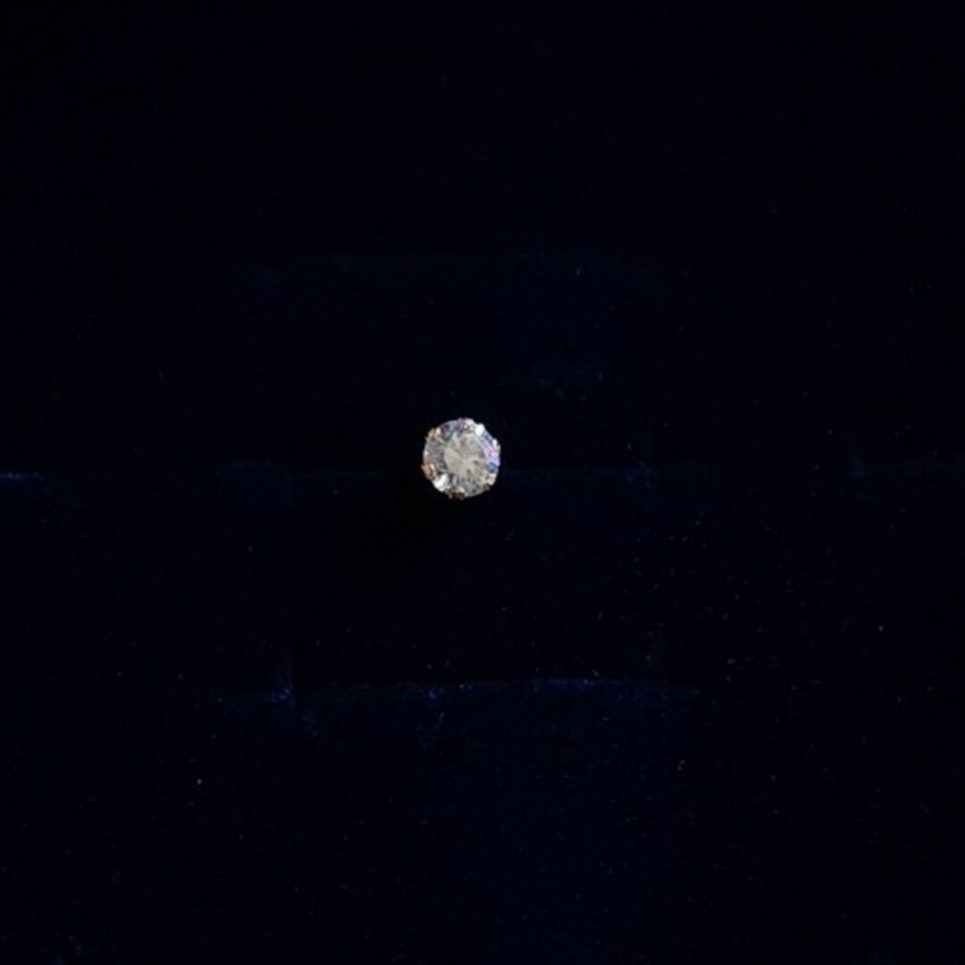 K18モアサナイトダイヤモンドピアス　片耳 レディースのアクセサリー(ピアス)の商品写真
