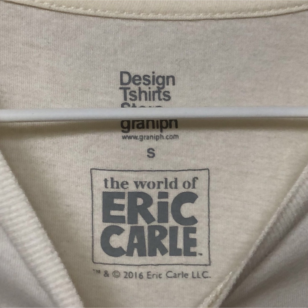 Design Tshirts Store graniph(グラニフ)のグラニフ　エリックカールコラボ　はらぺこあおむしひまわりTシャツS レディースM メンズのトップス(Tシャツ/カットソー(半袖/袖なし))の商品写真