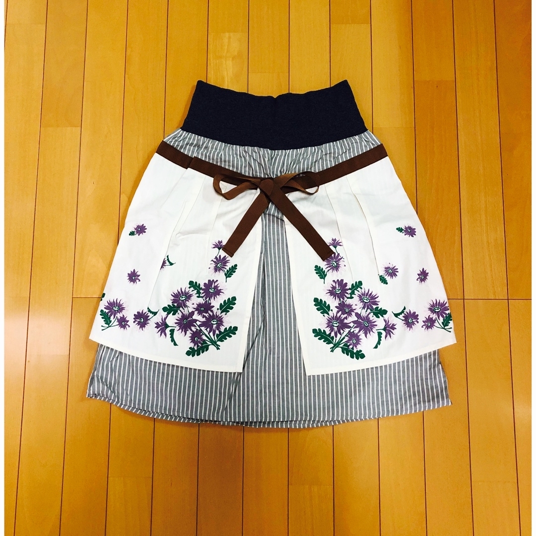 FELISSIMO(フェリシモ)のフェリシモエプロン付きスカート レディースのスカート(ひざ丈スカート)の商品写真