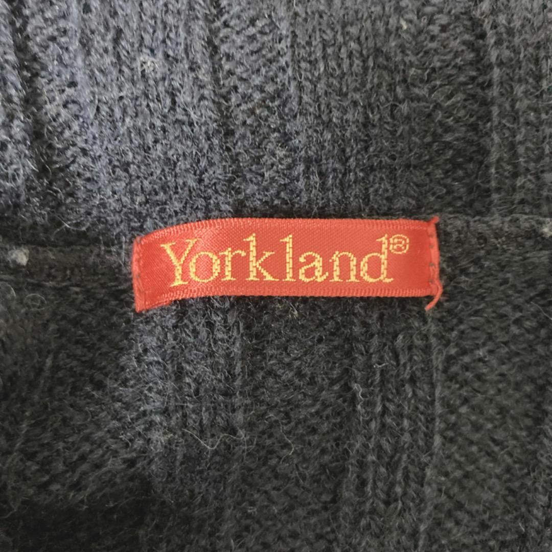 Yorkland(ヨークランド)のM156/Yorkland ニットベスト セーター 無地 ハイネック　紺　M レディースのトップス(ニット/セーター)の商品写真