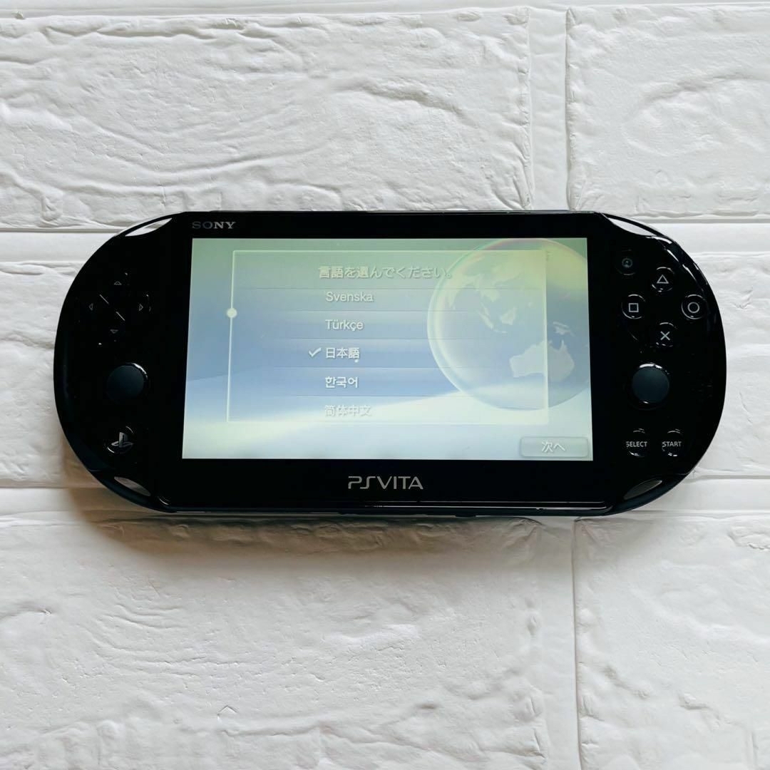 PlayStation Vita(プレイステーションヴィータ)のSONY PSVita PCH-2000 ZA11 ブラック Wi-Fiモデル エンタメ/ホビーのゲームソフト/ゲーム機本体(携帯用ゲーム機本体)の商品写真