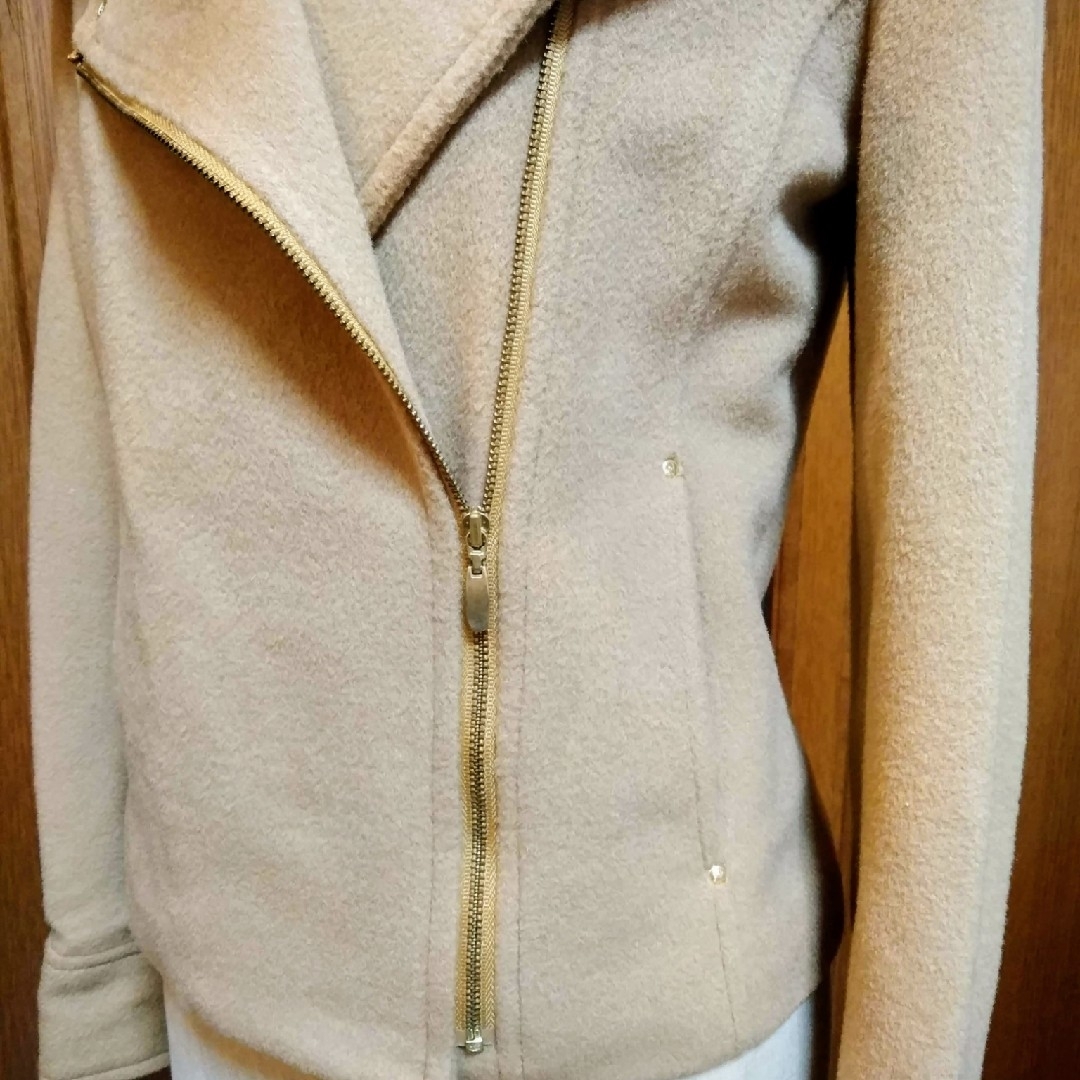 【カシミヤ使用】 華やかなキャメルショートコート レディースのジャケット/アウター(ライダースジャケット)の商品写真