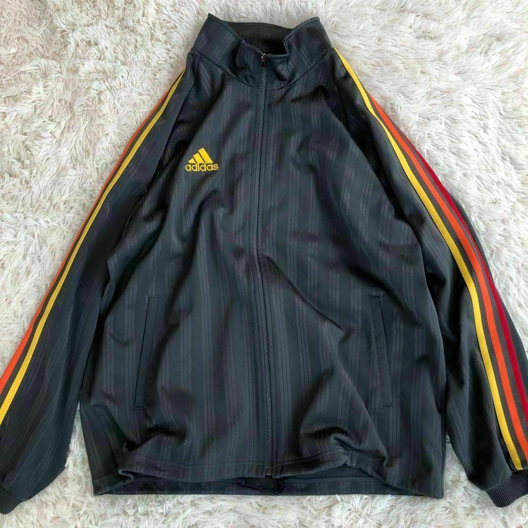 adidas(アディダス)のAdidasアディダス　トラックジャケットグレーストライプジャージ古着2XL メンズのトップス(ジャージ)の商品写真