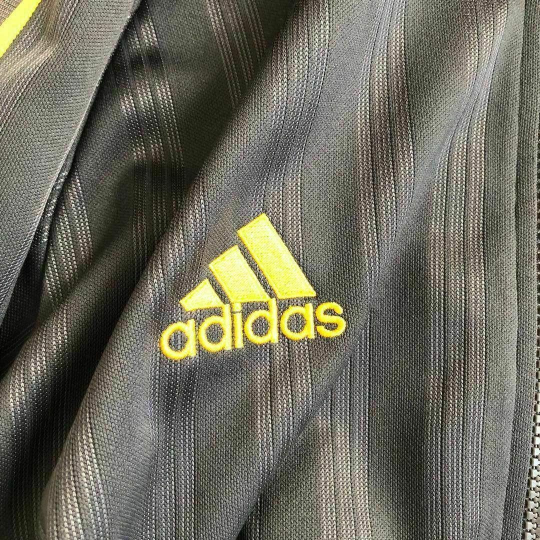 adidas(アディダス)のAdidasアディダス　トラックジャケットグレーストライプジャージ古着2XL メンズのトップス(ジャージ)の商品写真