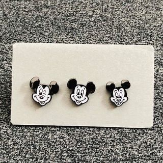 ディズニー(Disney)のミッキー ピアス 新品未使用(ピアス)