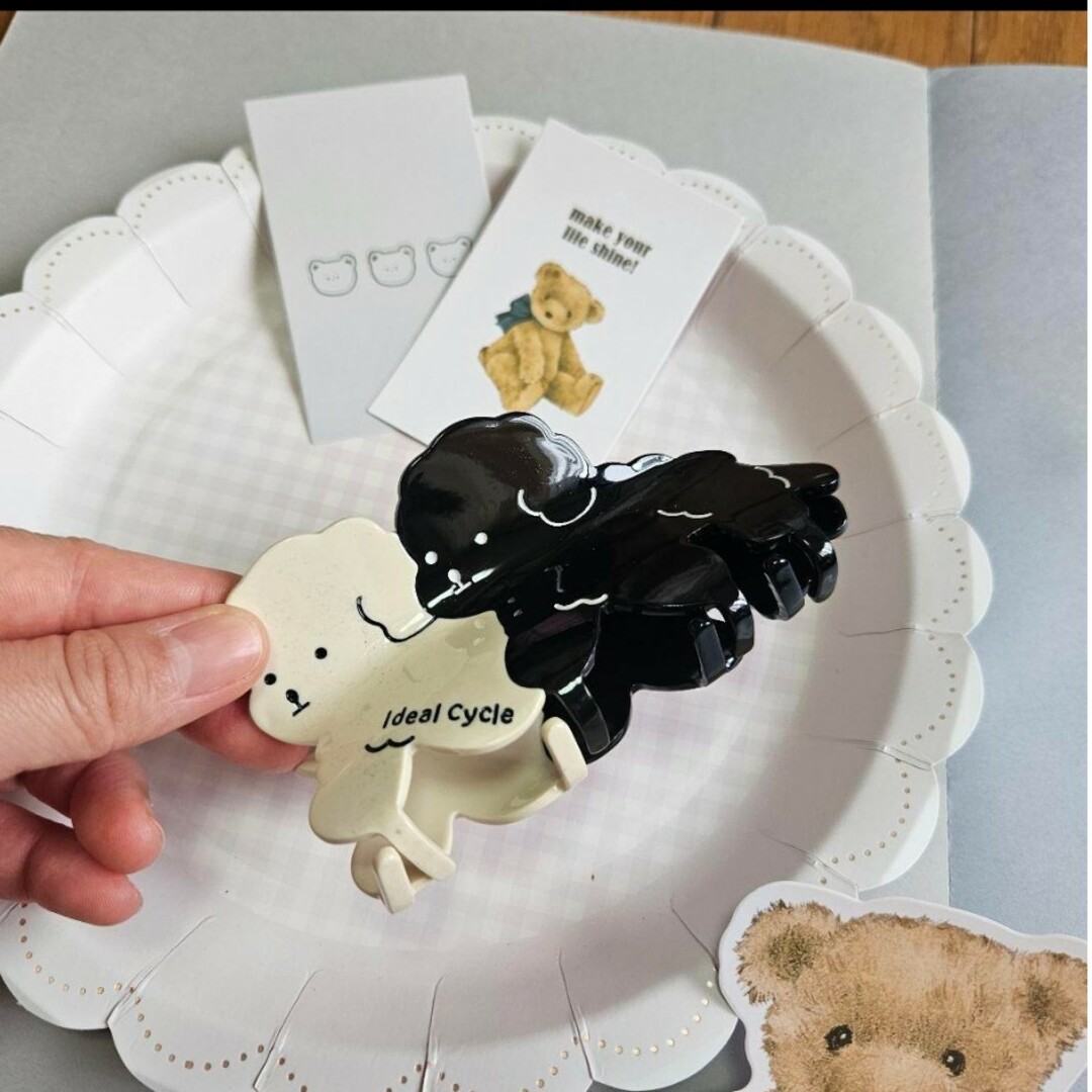 ♡新品 バンスクリップヘアクリッププードルブラック黒ホワイト白可愛い愛犬いぬ韓国 レディースのヘアアクセサリー(バレッタ/ヘアクリップ)の商品写真