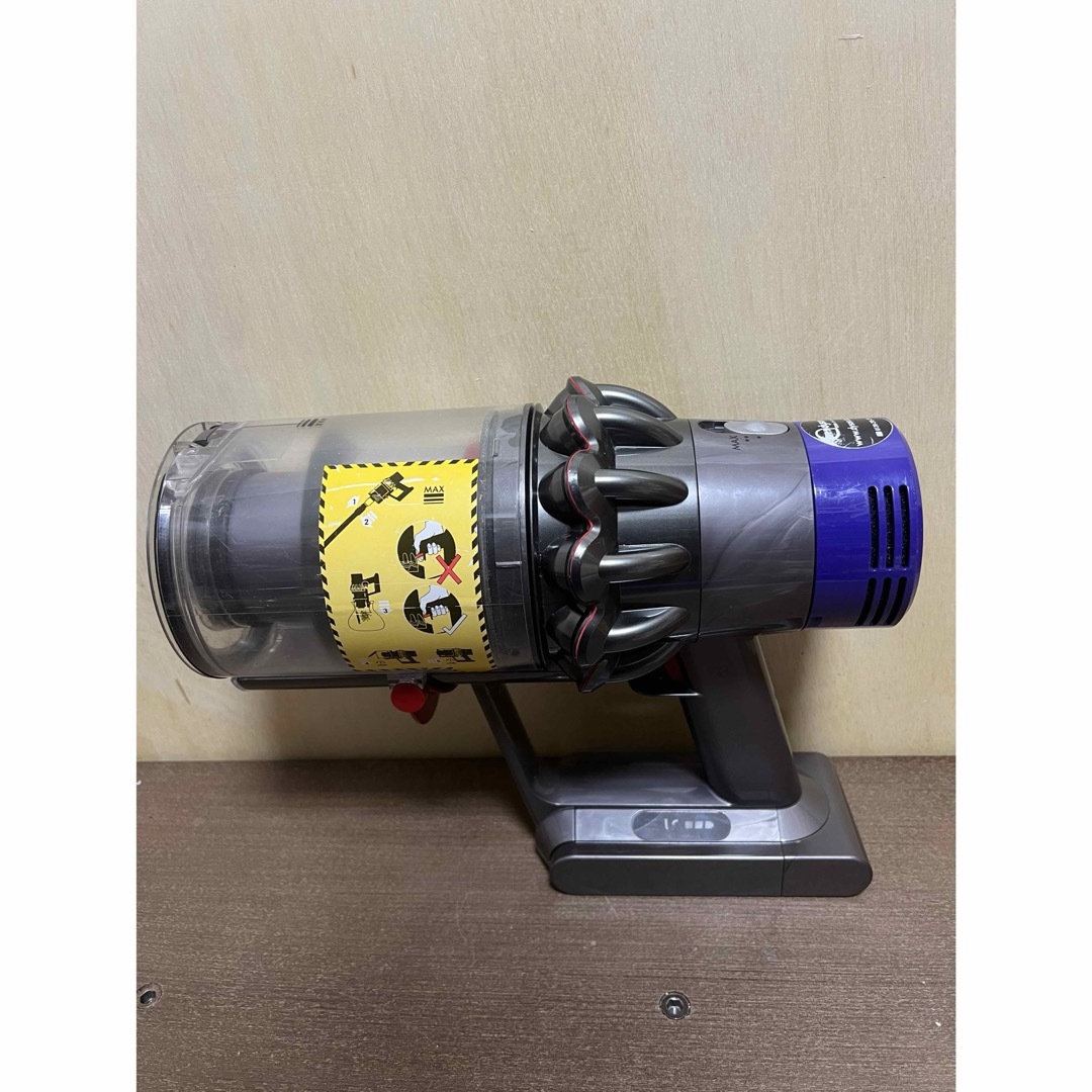 Dyson(ダイソン)の動作品ダイソンコードレス掃除機 dyson sv12 V10 52 スマホ/家電/カメラの生活家電(掃除機)の商品写真