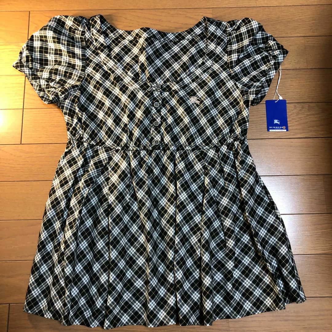 BURBERRY(バーバリー)の【未使用】BURBERRY パフスリーブ トップス レディースのトップス(シャツ/ブラウス(半袖/袖なし))の商品写真