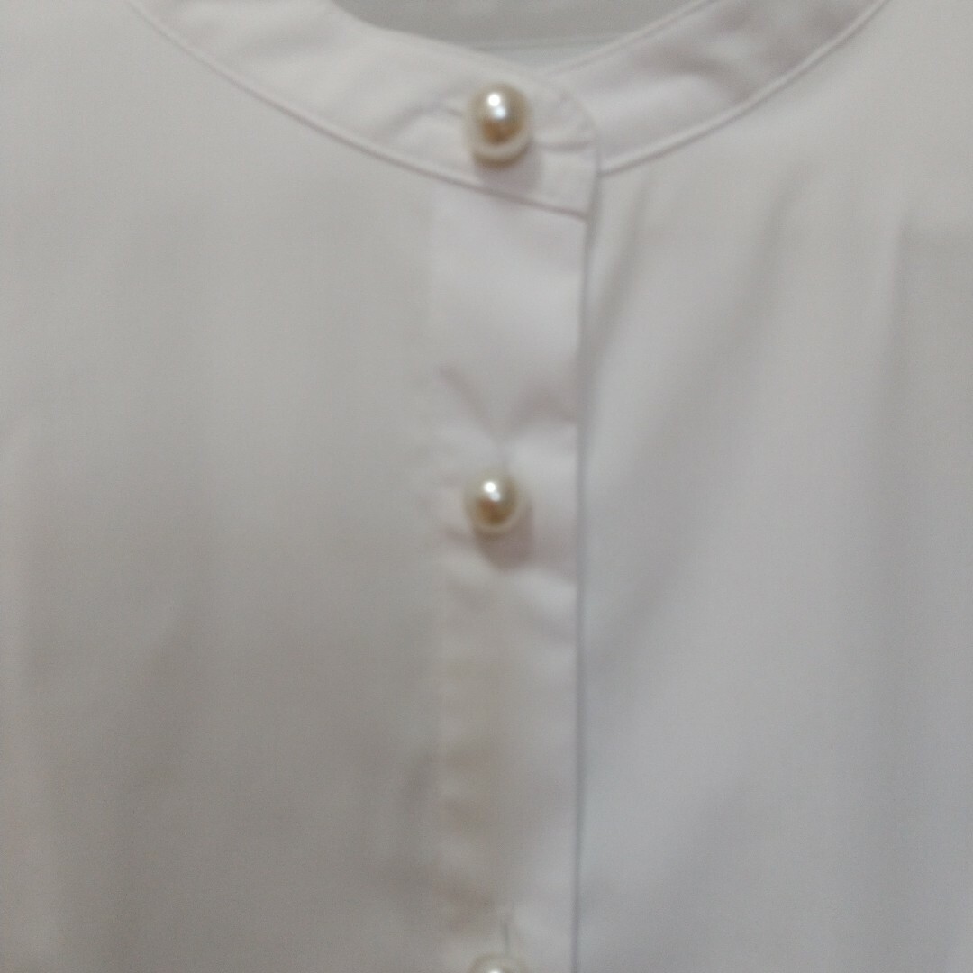 PLST(プラステ)のPLST パールボタンペプラムシャツ ホワイト レディースのトップス(シャツ/ブラウス(長袖/七分))の商品写真