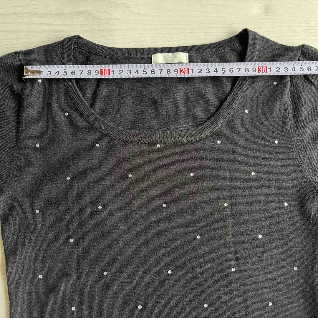 半袖Tシャツ　M ブラック　黒　古着　アクリル　伸縮性素材　袖短め　ストーン付き レディースのトップス(Tシャツ(半袖/袖なし))の商品写真