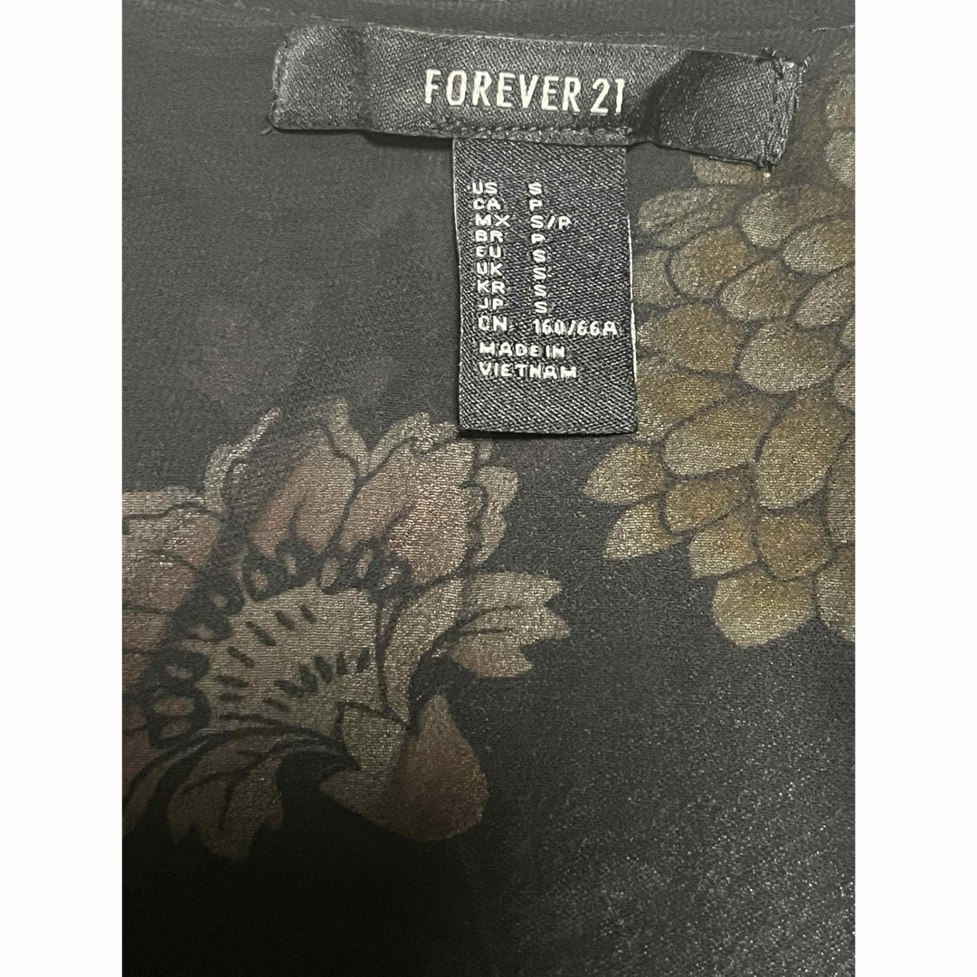 FOREVER 21(フォーエバートゥエンティーワン)の【FOREVER21】花柄長袖ショート丈オールインワン レディースのパンツ(オールインワン)の商品写真