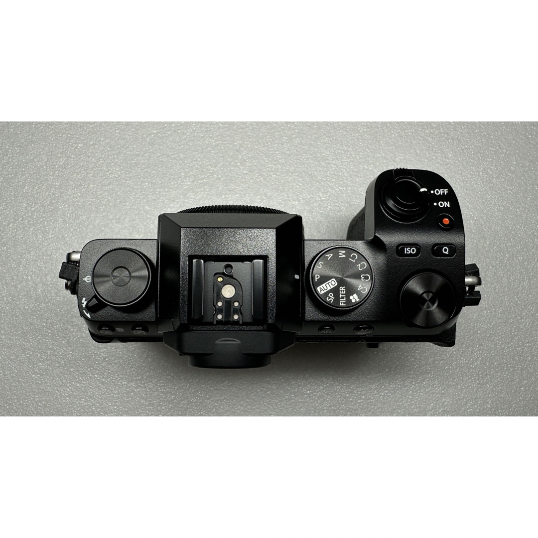 富士フイルム(フジフイルム)のFUJIFILM X-S10 ボディ  スマホ/家電/カメラのカメラ(ミラーレス一眼)の商品写真