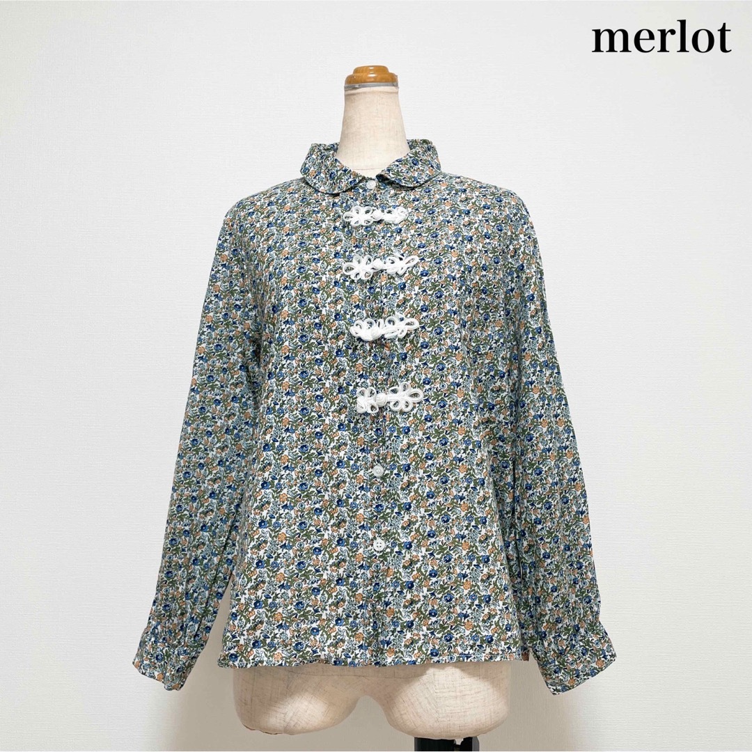 merlot(メルロー)のmerlot 小花柄チャイナボタンブラウス リバティ コットン レディースのトップス(シャツ/ブラウス(長袖/七分))の商品写真