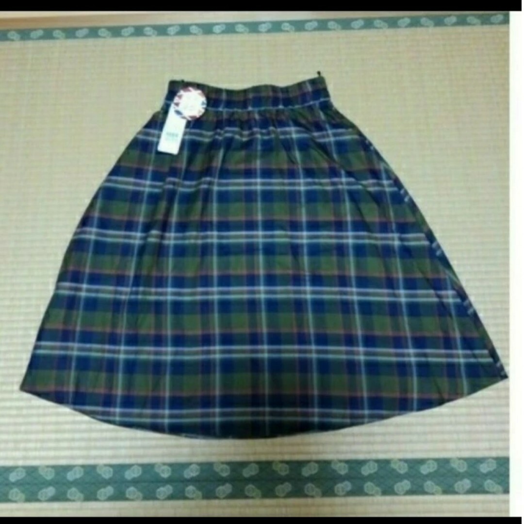 新品　未使用　フレアスカート  L レディースのスカート(ひざ丈スカート)の商品写真