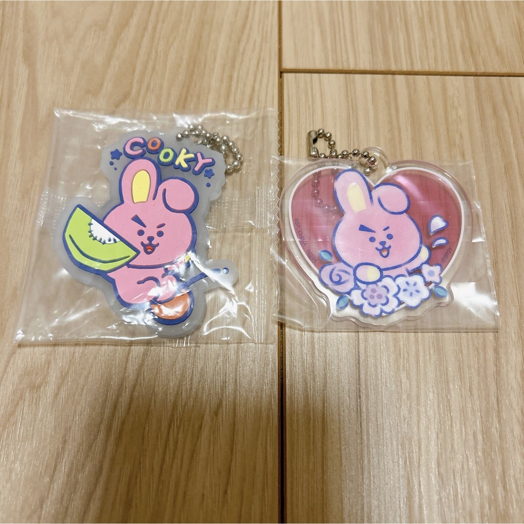 BT21(ビーティーイシビル)の新品未開封！BT21＊キーホルダー COOKY 2点セット エンタメ/ホビーのおもちゃ/ぬいぐるみ(キャラクターグッズ)の商品写真