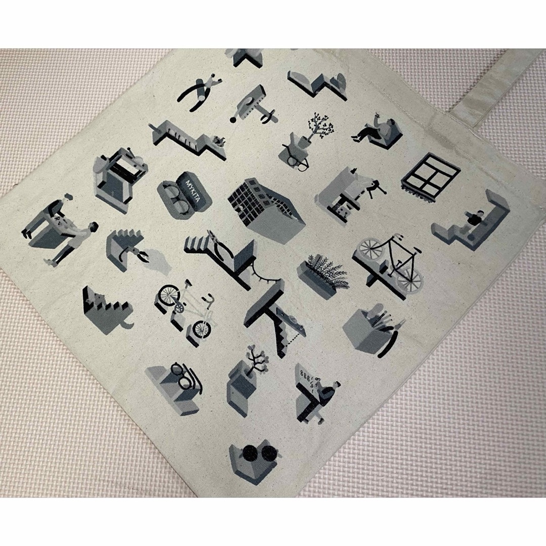 MYKITA(マイキータ)のMYKITA マイキータ イラスト ロゴ入りトートバッグ 新品未使用 メンズのバッグ(エコバッグ)の商品写真