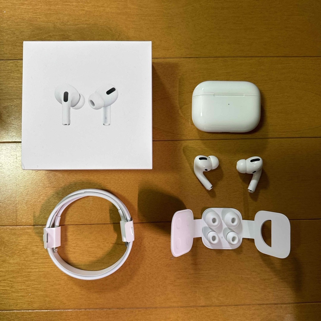 APPLE AirPods Pro 第1世代 中古 動作確認済み スマホ/家電/カメラのオーディオ機器(ヘッドフォン/イヤフォン)の商品写真