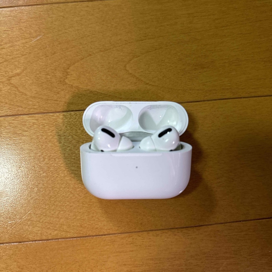 APPLE AirPods Pro 第1世代 中古 動作確認済み スマホ/家電/カメラのオーディオ機器(ヘッドフォン/イヤフォン)の商品写真