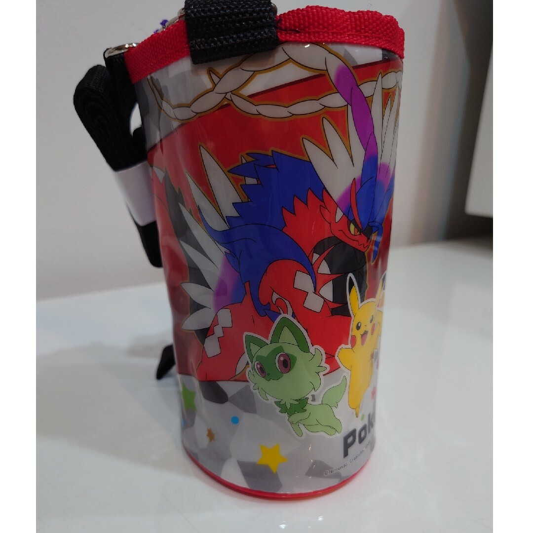 ポケモン(ポケモン)のポケットモンスター　エナメルペットボトルケース　ポケモン　Pokémon エンタメ/ホビーのおもちゃ/ぬいぐるみ(キャラクターグッズ)の商品写真