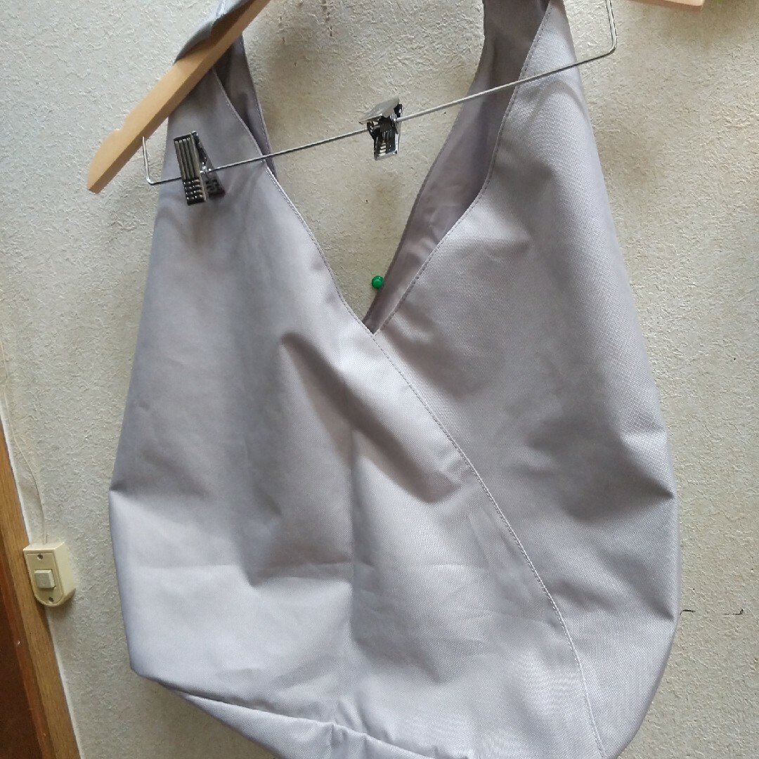 MUJI (無印良品)(ムジルシリョウヒン)の無印良品 薄グレー 撥水 ワンショルダーバッグ レディースのバッグ(ショルダーバッグ)の商品写真