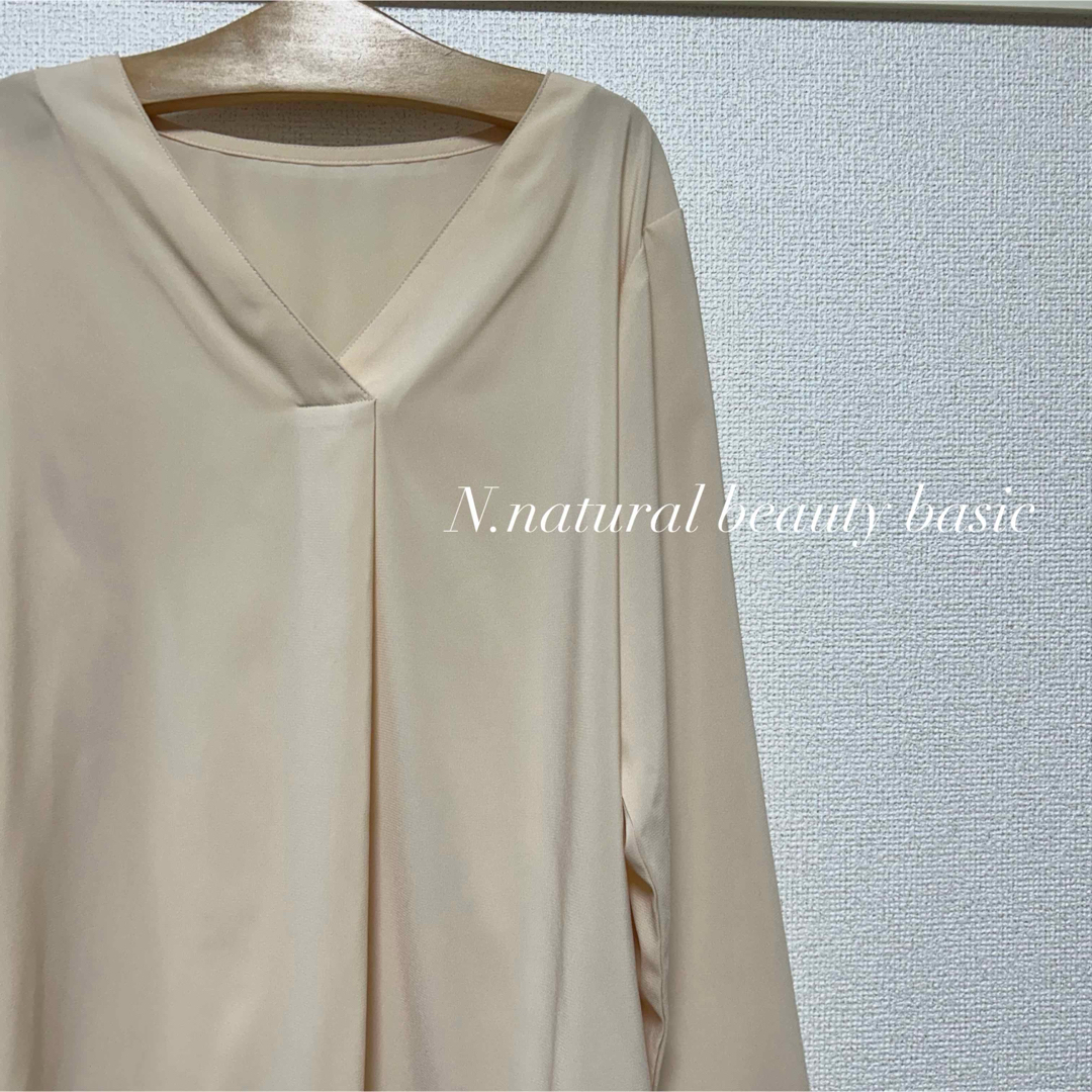 N.Natural beauty basic(エヌナチュラルビューティーベーシック)のN.natural beauty basic 洗える Vネック ブラウス M レディースのトップス(シャツ/ブラウス(長袖/七分))の商品写真