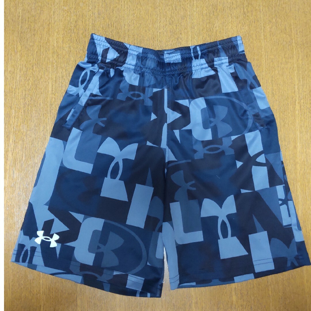 UNDER ARMOUR(アンダーアーマー)のアンダーアーマー キッズ 短パン 140cm キッズ/ベビー/マタニティのキッズ服男の子用(90cm~)(パンツ/スパッツ)の商品写真