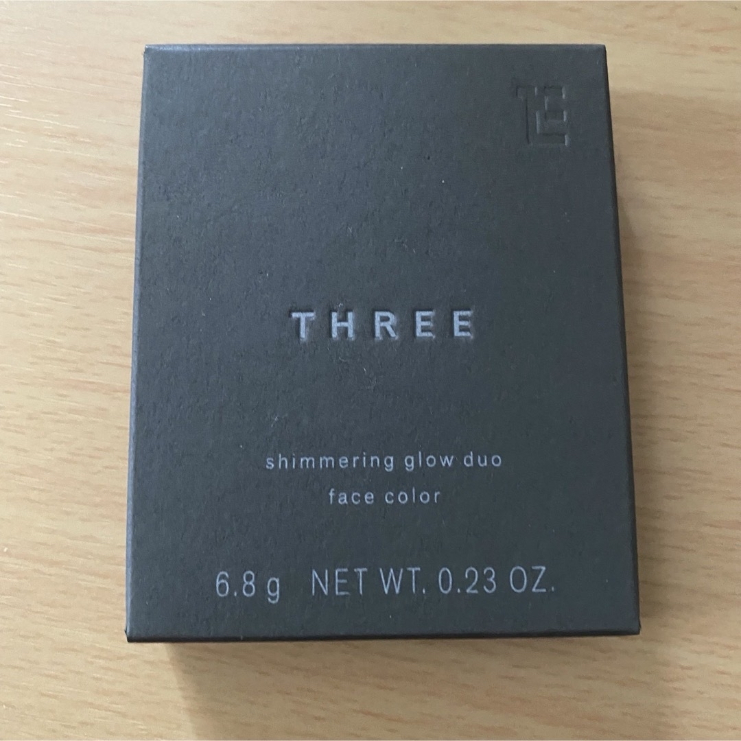 THREE(スリー)の新品　スリー　THREE シマリンググローデュオ　01  コスメ/美容のベースメイク/化粧品(フェイスカラー)の商品写真