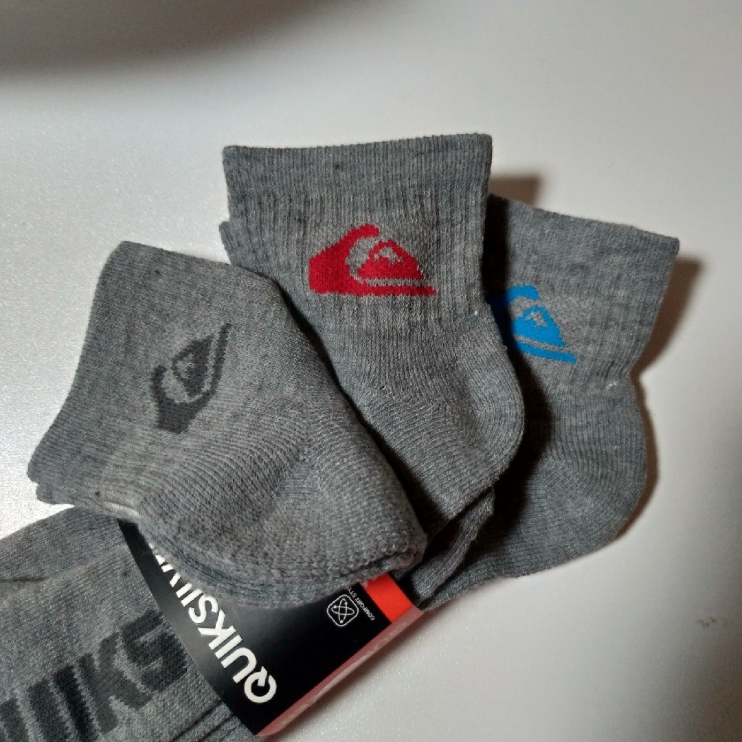 QUIKSILVER(クイックシルバー)のQUIKSILVER  メンズソックス　３足組 メンズのレッグウェア(ソックス)の商品写真