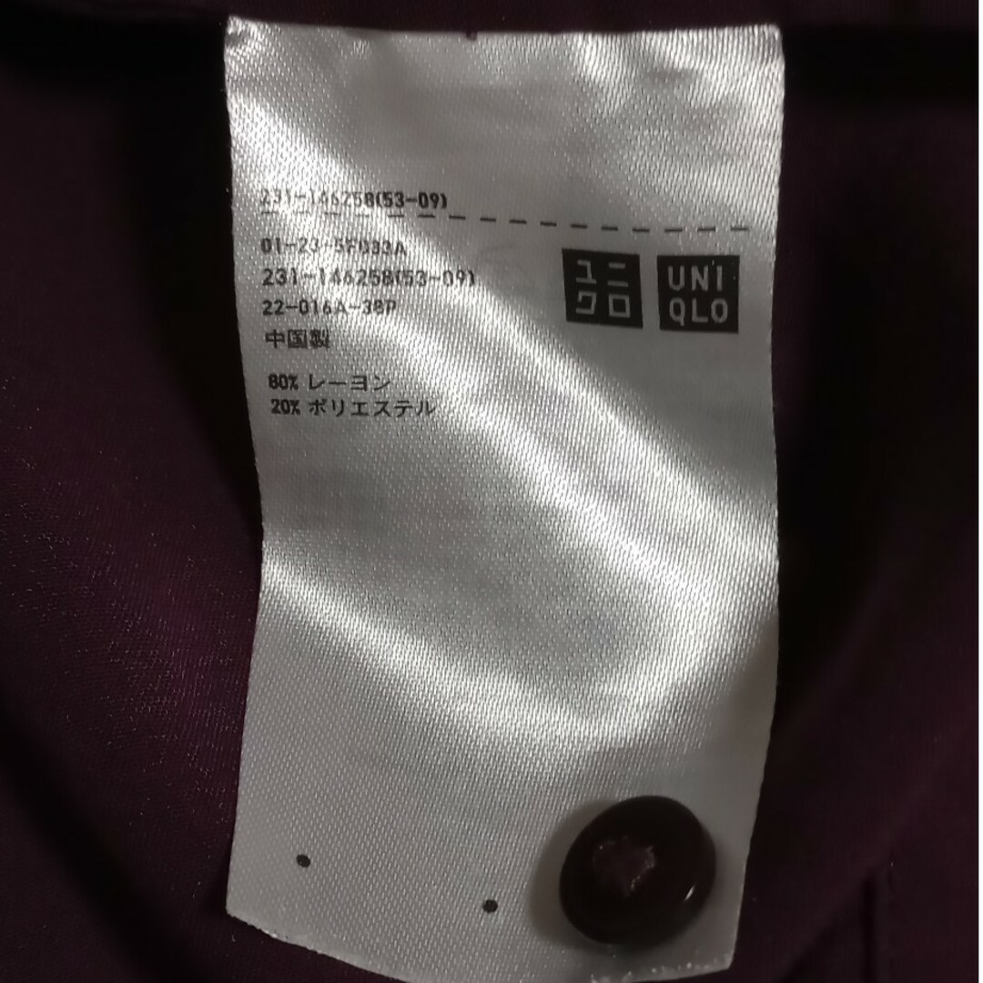 UNIQLO(ユニクロ)の※難アリ※　ユニクロ　ボートネックブラウス　小豆色　Ｍサイズ　長袖 レディースのトップス(シャツ/ブラウス(長袖/七分))の商品写真