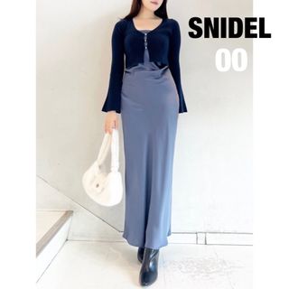 スナイデル(SNIDEL)のスナイデル　snidel カーデセットサテンキャミワンピース ブルー　00★新品(ロングワンピース/マキシワンピース)