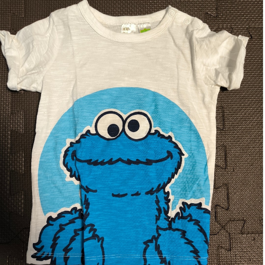 H&M(エイチアンドエム)のクッキーモンスターTシャツ　92 キッズ/ベビー/マタニティのキッズ服男の子用(90cm~)(Tシャツ/カットソー)の商品写真