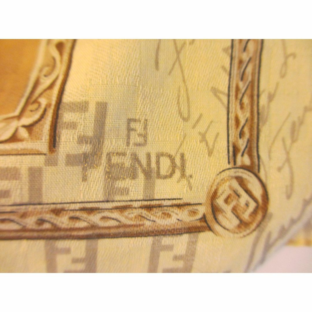 FENDI(フェンディ)のフェンディ　FENDI　カバン　パンプス　ロゴ柄　大判ハンカチ レディースのファッション小物(ハンカチ)の商品写真