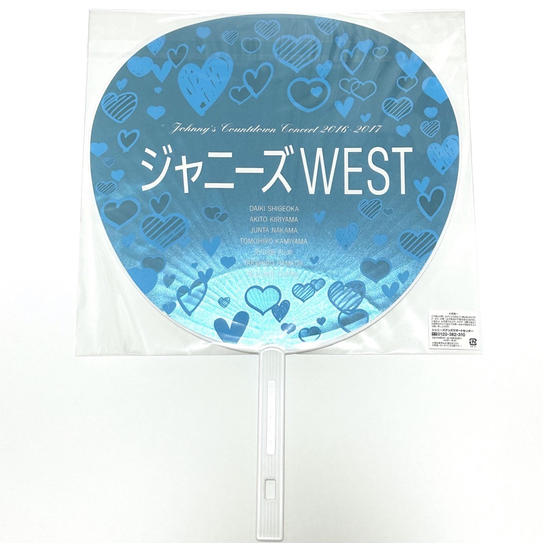 ジャニーズWEST(ジャニーズウエスト)のジャニーズWEST WEST. カウコン　団扇　うちわ エンタメ/ホビーのタレントグッズ(アイドルグッズ)の商品写真