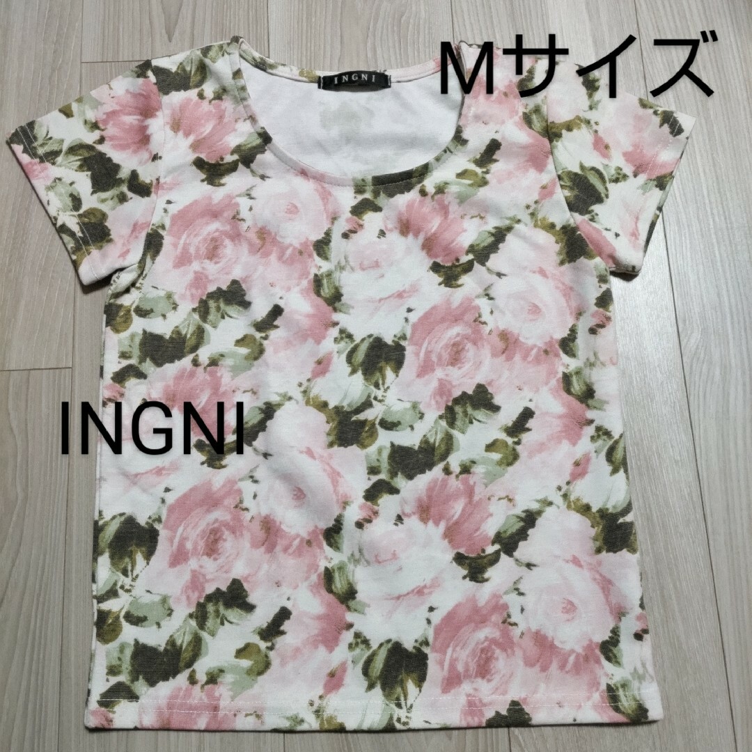 INGNI(イング)の【美品】INGNI 薔薇柄Tシャツ　半袖トップス レディースのトップス(Tシャツ(半袖/袖なし))の商品写真