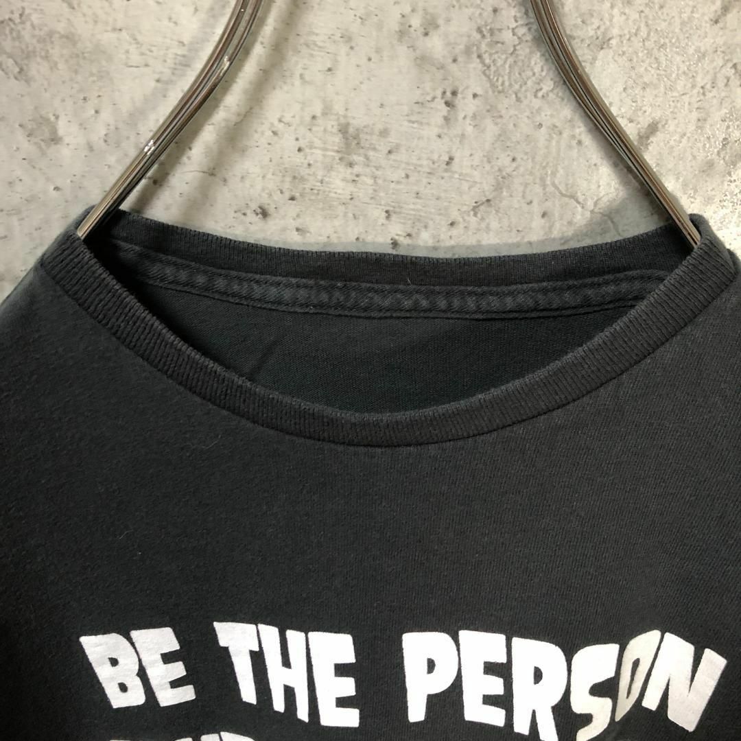 BE THE PERSON 肉球 アメリカ輸入 犬 かわいい Tシャツ メンズのトップス(Tシャツ/カットソー(半袖/袖なし))の商品写真