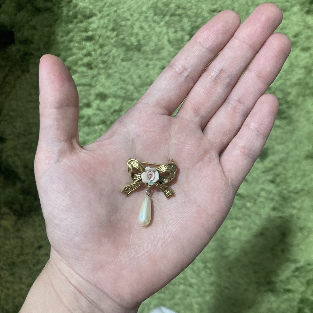 Lochie(ロキエ)のUSA vintage pearl ribbon broach レディースのアクセサリー(ブローチ/コサージュ)の商品写真