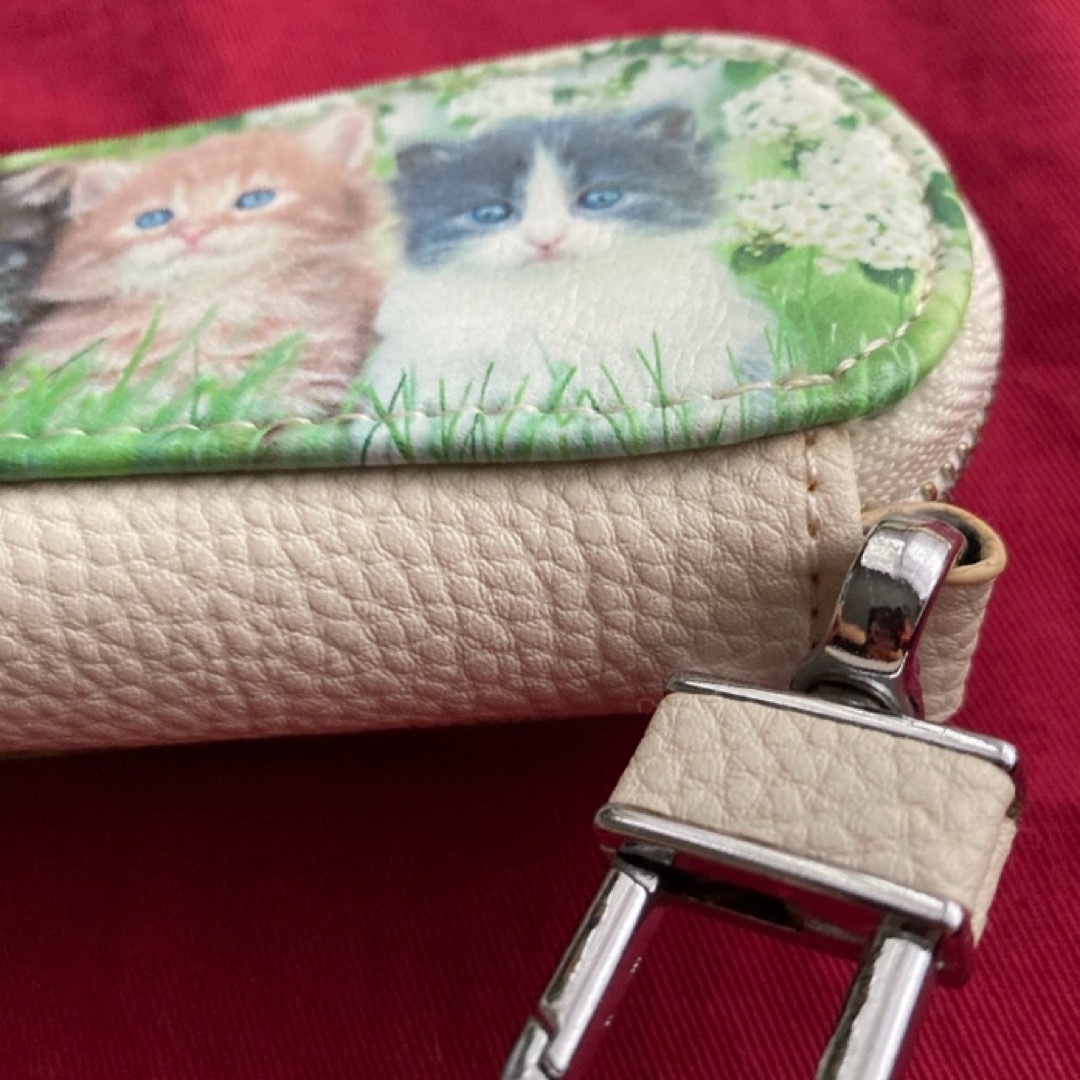 スマートキーケース　4連キーホルダー　フック付き　猫柄 レディースのファッション小物(キーホルダー)の商品写真
