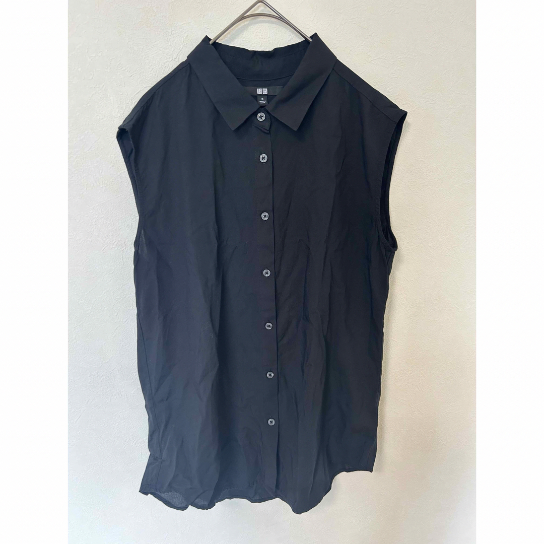 UNIQLO(ユニクロ)のユニクロ　ノースリーブブラックシャツトップス　Mサイズ レディースのトップス(シャツ/ブラウス(半袖/袖なし))の商品写真