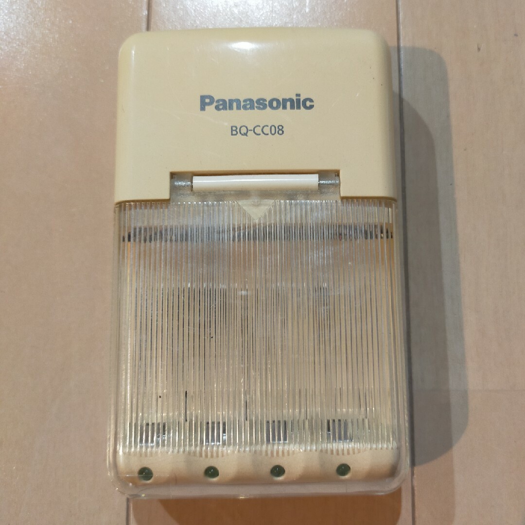 Panasonic 単3･単4形ニッケル水素電池専用急速充電器 BQ-CC08 スマホ/家電/カメラのスマホ/家電/カメラ その他(その他)の商品写真