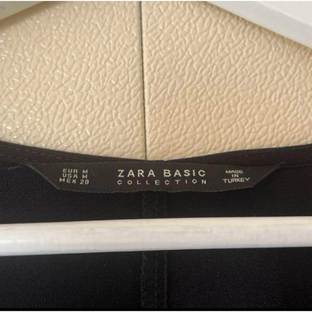 ZARA(ザラ)の本日限定値下げZARA  フリル付きレースワンピース　 Mサイズ レディースのワンピース(ひざ丈ワンピース)の商品写真