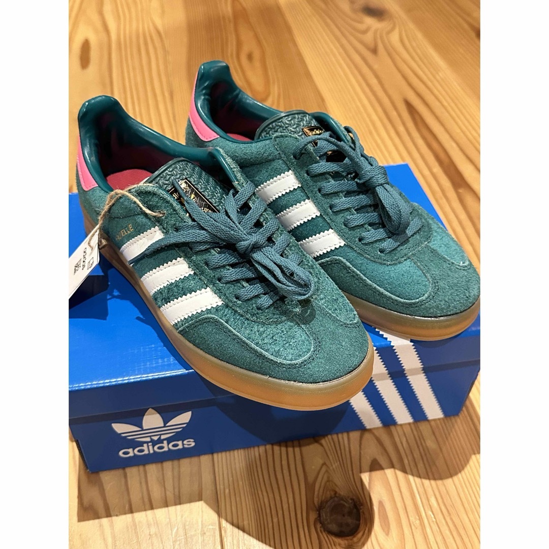 Originals（adidas）(オリジナルス)のadidas アディダス　ガゼル　23.0cm レディースの靴/シューズ(スニーカー)の商品写真