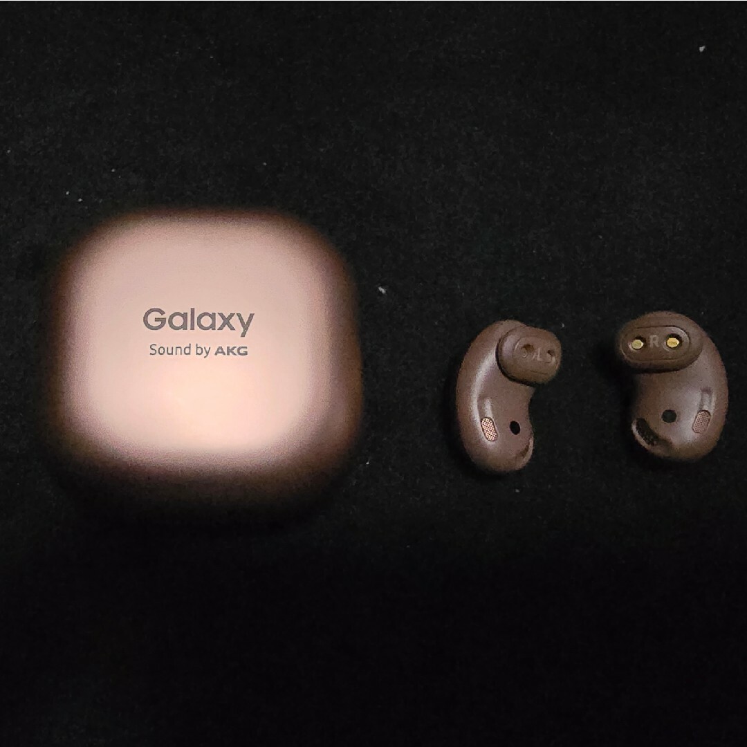 SAMSUNG(サムスン)のSAMSUNG 完全独立型Bluetoothイヤホン Galaxy Buds … スマホ/家電/カメラのオーディオ機器(ヘッドフォン/イヤフォン)の商品写真