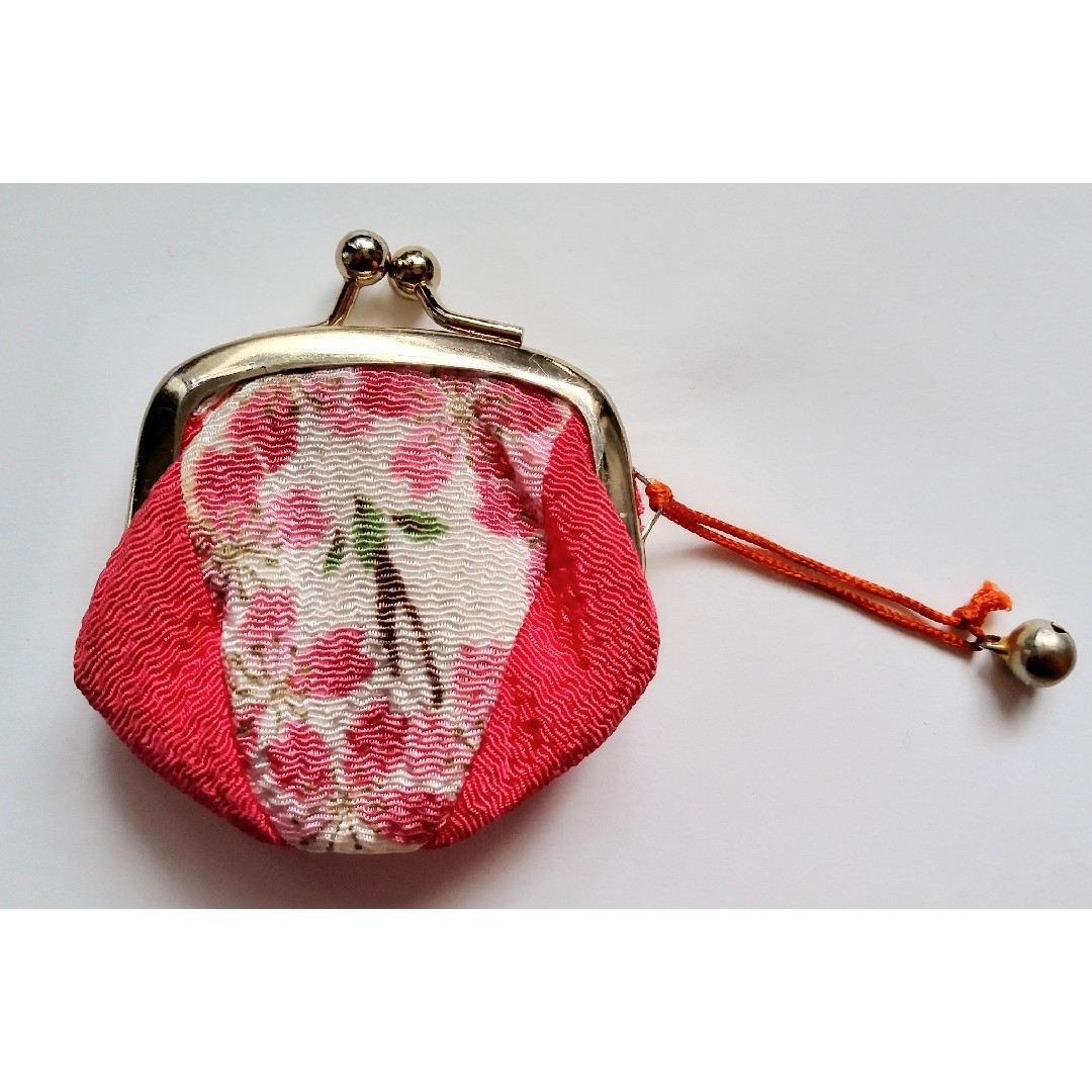 小さながま口　桜　ちりめん　ピンク　和柄　コインケース　財布　着物　振袖 レディースのファッション小物(財布)の商品写真