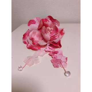 ヘアクリップ付き花飾り ピンク(和装小物)